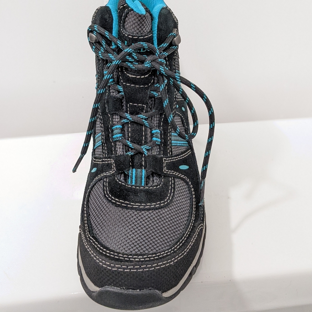 NWOT waterproof hiking shoes by L.L bean - Picture 10 of 16